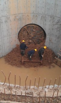 �C�^����